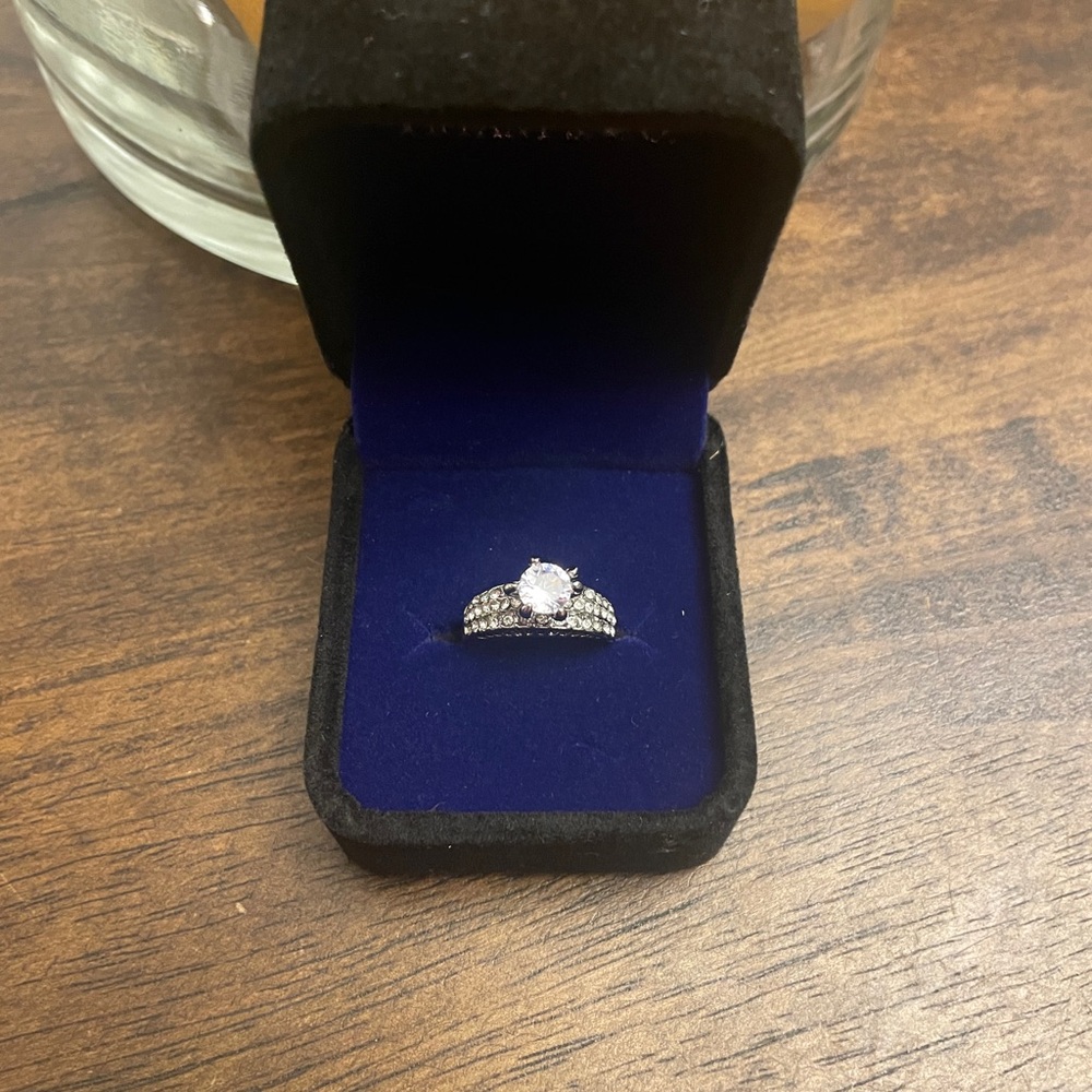 Cushion Cut 2ct Ring Clear Stone w/multiple stones on band. Sterling Silver